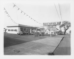 Axton Richfield Service Station, Santa Rosa, California, 1959 (Digital Object)