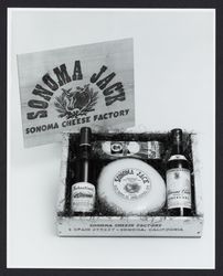 Sonoma Cheese Factory gift box contents, Sonoma, California, 1976 (Digital Object)