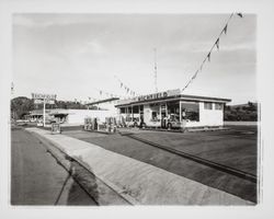 Chet&#39;s Richfield Service, Santa Rosa, California, 1959 (Digital Object)